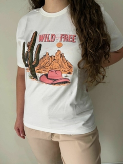 T-shirt Wild and Free - comprar online