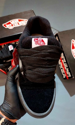 VANS KNU SKOOL TOTAL BLACK en internet