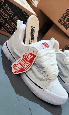 VANS KNU SKOOL TOTAL WHITE en internet
