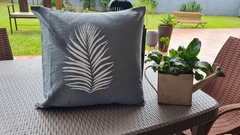 FUNDA TUSOR GRIS ESTAMPA HOJAS en internet