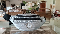 RIÑONERA PLATA TELA PUFFER