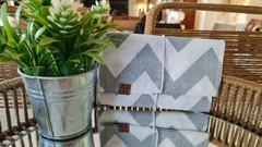 ESTUCHE CHEVRON GRIS
