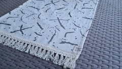 CAMINO DE MESA TUSOR ESTAMPA GRIS - HOMEMADE