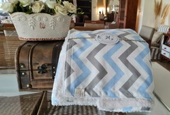MANTA BEBÉ CHEVRON CELESTE PASTEL