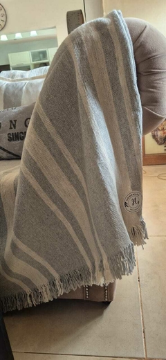 MANTA RUSTICA RAYAS GRUESAS GRIS - comprar online