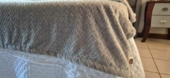 MANTA SOFT GRIS LABRADA HOJITAS