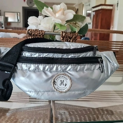 RIÑONERA PLATA TELA PUFFER - comprar online