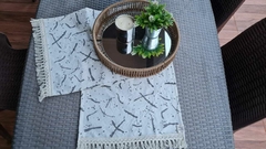 CAMINO DE MESA TUSOR ESTAMPA GRIS - tienda online