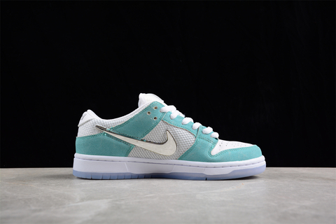 April Skateboards x Nk SB Dunk Low