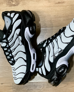 Nike Air Max TN Plus 1 - Branco Listras Pretas - comprar online