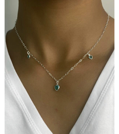 Colar 3 corações zircônias verde. Prata 925