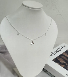 Colar borboleta com zircônias cristal. Prata 925