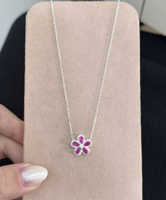 Colar flor pink cravejada. Prata 925 - comprar online