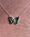 colar borboleta com pedra verde esmeralda. prata 925