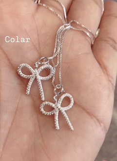 Colar laço cravejado. Prata 925