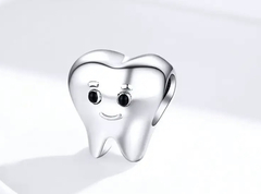 berloque dente em prata 925