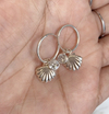 Argola concha com ponto de luz. prata 925