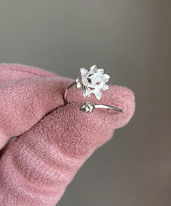 anel flor em prata legítima. tam ajustável - comprar online