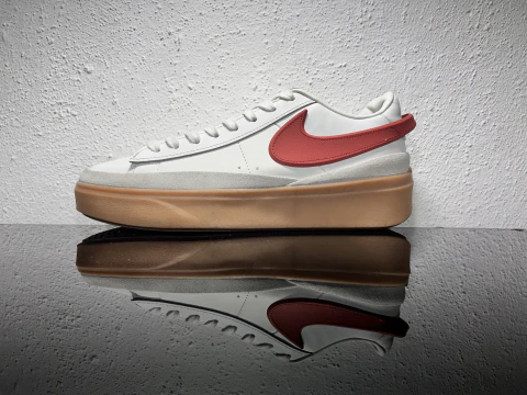 Nike Blazer Platform Low en Blanco con Suela de Goma