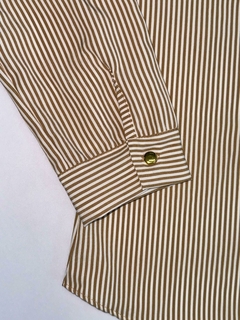 Camisa Botão Branca com caramelo - 0079 na internet