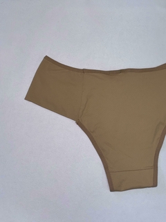 Tanga Pala Lateral Larga Bege - 0062 - Bea Vest
