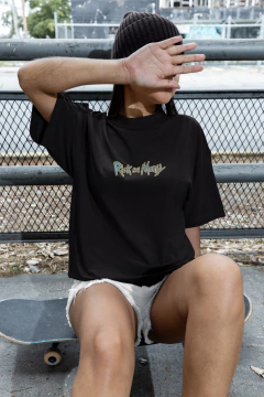 Camiseta Oversized - Rick and Morty na internet