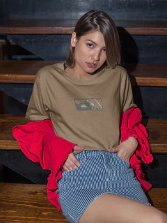 Camiseta Oversized - Levi