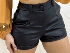 Short Couro Fake - comprar online