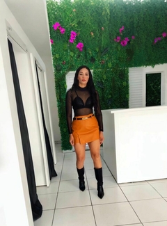 SHORT SAIA COURO FAKE na internet