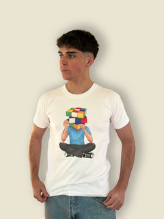 REMERA COLOR: Más Allá del Cubo en internet