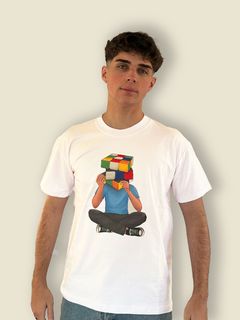 REMERA COLOR: Más Allá del Cubo - tienda online