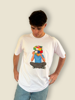REMERA COLOR: Más Allá del Cubo