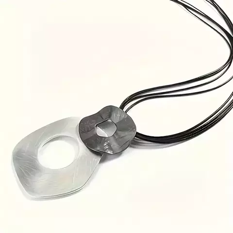 Collar con colgante geométrico elegante - cadena de cuero negro de múltiples cuerdas