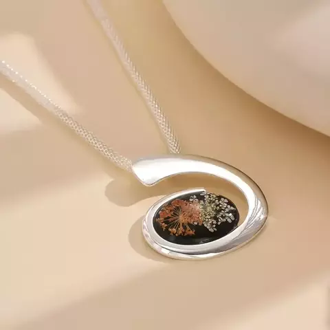 Collar con colgante geométrico de resina Boho-chic