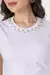 T-SHIRT MUSCLE TEE PEROLAS NA GOLA - COR BRANCO - Natasha Closet
