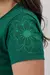 T-SHIRT FLOR NA MANGA BORDADO - COR VERDE ESMERALDA na internet