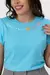 T-SHIRT MUSCLE TEE DEUS E BOM FLORES APLICACAO - COR AZUL CLARO na internet