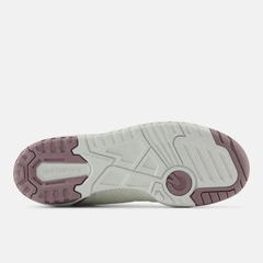 Imagem do Tênis New Balance 550 Reflection/Ice Wine