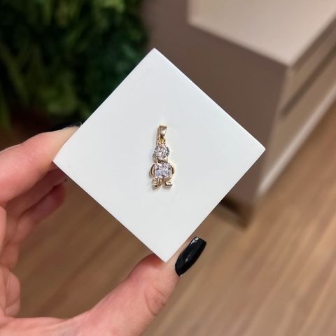 Pingente Menino Em Zircônia Cristal Banhado a Ouro