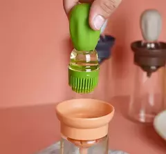 BOTELLA PARA ACEITE CON BROCHA DE SILICONA 200 ML - comprar online