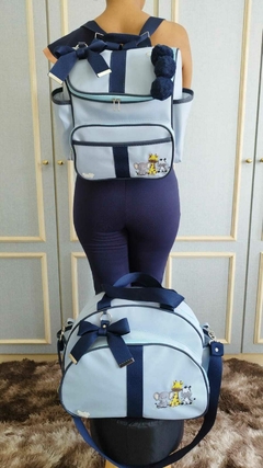 Imagem do KIT BOLSA MATERNIDADE DE LUXO BORDADA - TEMA: SAFÁRI (2 PEÇAS)