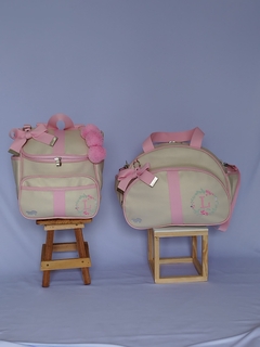KIT BOLSA MATERNIDADE DE LUXO PERSONALIZADO COM INICIAIS - TEMA FLORAL (2 PEÇAS)