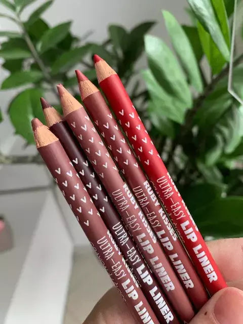 LÁPIS LABIAL RK RUBY KISSES