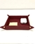 Agora vou te apresentar uma forma linda e elegante de organizar a sua mesa do home office ou escritório. Uma bandeja onde você pode colocar itens que geralmente ficam soltos na mesa, como um grampeador, cabos, chaves, entre outros