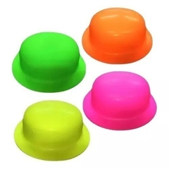 Sombrero Bombin Plastico FLUO Liso Bulto x 60 unid. Colores surtidos - comprar online