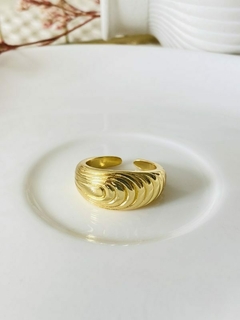 Anillo ondas sencillo