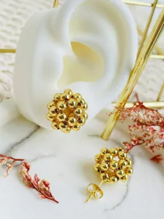 Aretes – Red circular.