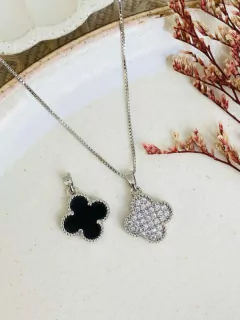 Cadena trébol doble cara circones blancos/negro