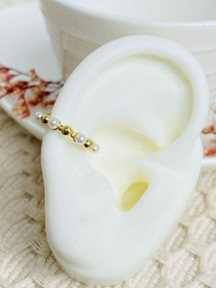 Earcuff Linea de perlas y balines