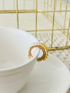 Earcuff Mostacilla Linea - Amarillo Con Blanco